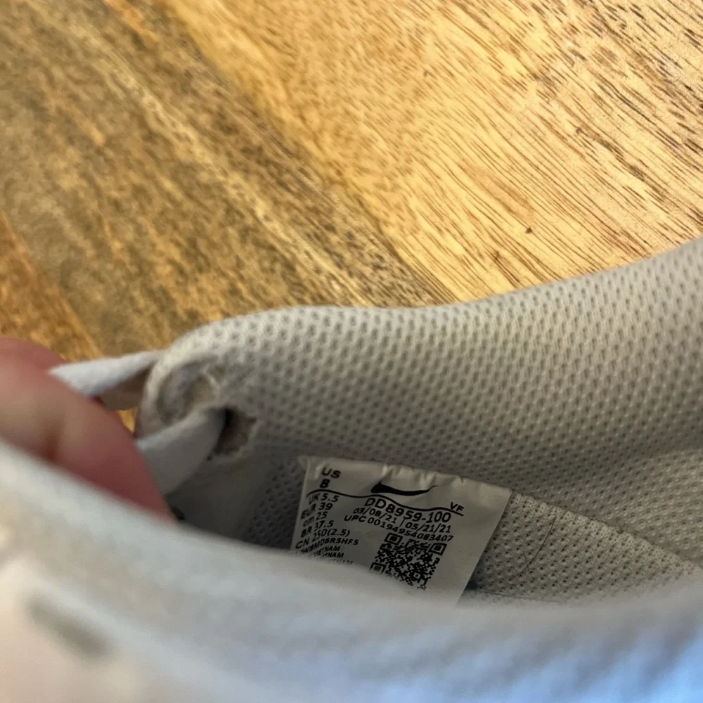 Air Force 1s SQUEAKY - Picture 2 of 3